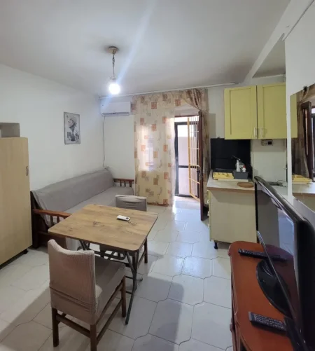 Tirane, jepet me qera apartament 1+1 Kati 1, 40 m² 280 € (Shkolla 9-vjeçare \”Xhezmi Delli\”)
