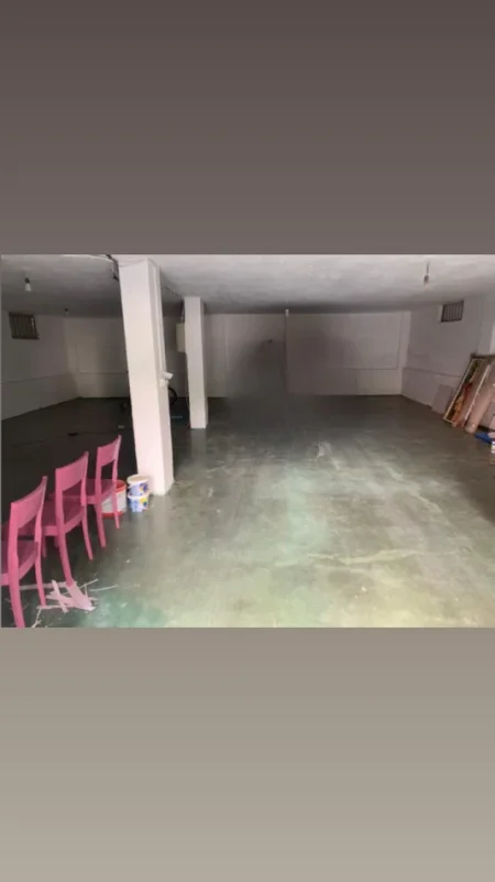 Tirane, jepet me qera magazine Kati 0, 130 m² 500 € (PORCELAN)
