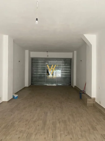 Tirane, shitet dyqan Kati 0, 50 m² 187.000 € (PALLATI ME SHIGJETA)