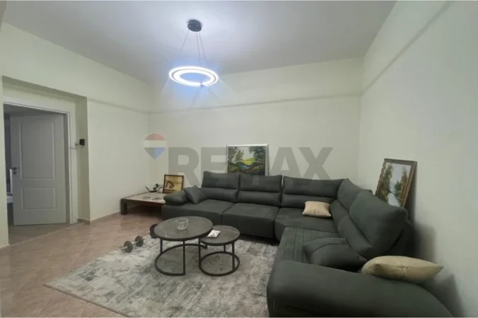Tirane, jepet me qera 3+1 , 94 m² 750 € (Komuna e Parisit)