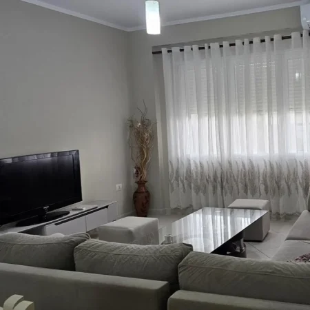 Tirane, jepet me qera apartament 2+1+Ballkon , 90 m² 650 € (Kopshti Zoologjik)