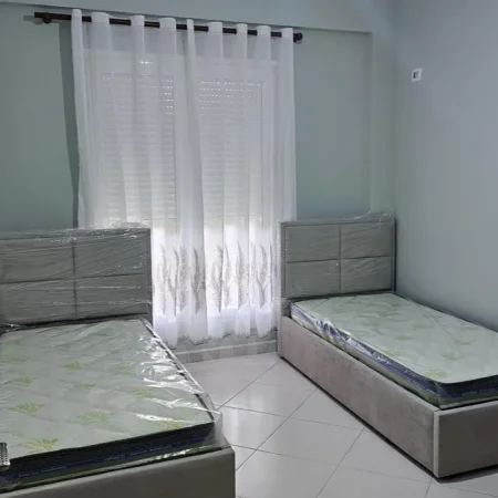 Tirane, jepet me qera apartament 2+1+Ballkon , 90 m² 650 € (Kopshti Zoologjik)
