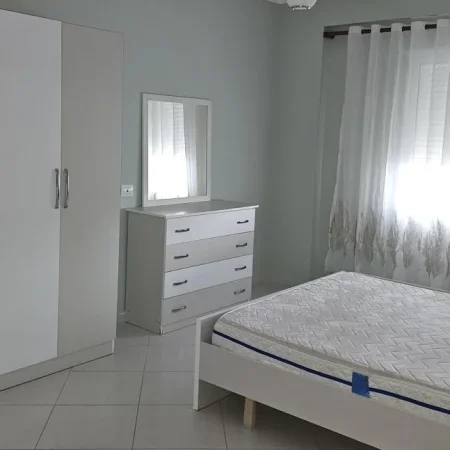 Tirane, jepet me qera apartament 2+1+Ballkon , 90 m² 650 € (Kopshti Zoologjik)