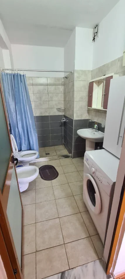 Tirane, jepet me qera apartament 2+1 Kati 2, 80 m² 500 € (vila gold)