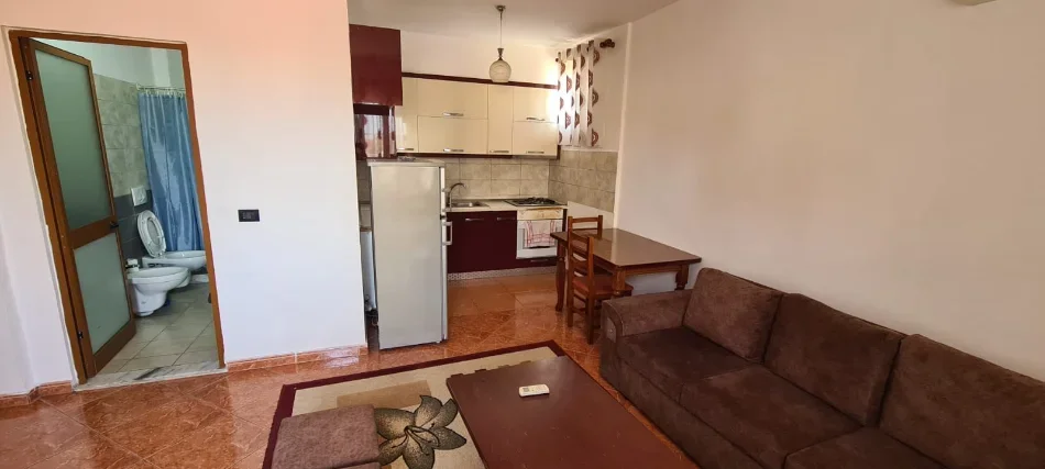 Tirane, jepet me qera apartament 2+1 Kati 2, 80 m² 500 € (vila gold)