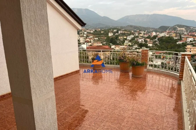 Tirane, jepet me qera apartament 2+1+Ballkon Kati 4, 130 m² 389 € 