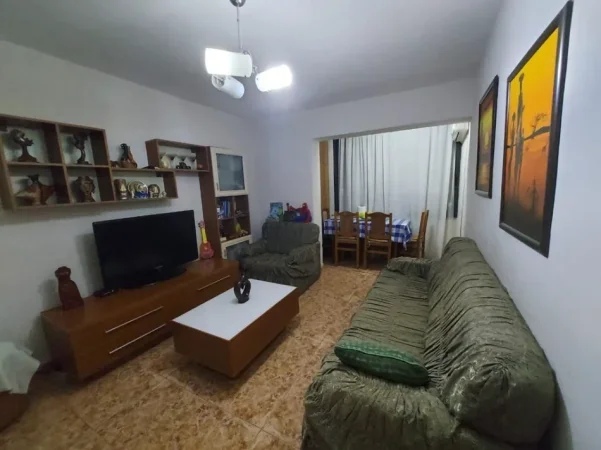 Tirane, jepet me qera apartament 2+1+Aneks+Ballkon Kati 4, 500 € (rruga bardhyl)