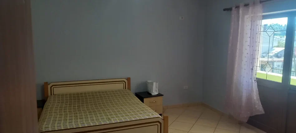 Tirane, jepet me qera apartament 2+1+Ballkon Kati 2, 80 m² 400 € (VILAT GJERMANE)