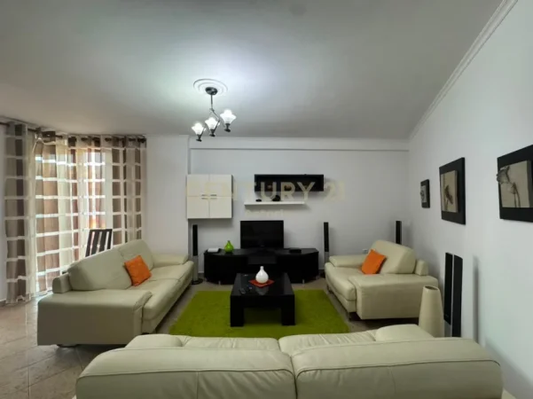 Tirane, jepet me qera apartament 2+1 , 100 m² 650 € (rruga e barrikadave)
