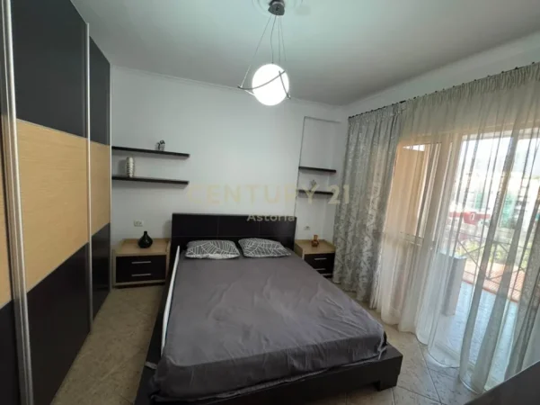 Tirane, jepet me qera apartament 2+1 , 100 m² 650 € (rruga e barrikadave)
