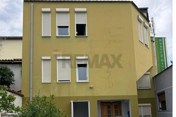 Tirane, jepet me qera 2+1 , 120 m² 550 € (Rruga Budi)