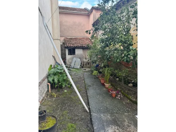 Shkoder, shitet apartament 3+1+Ballkon Kati 2, 214 m² 135.000 € (kiras kolegji turk)