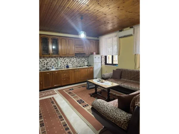 Shkoder, shitet apartament 3+1+Ballkon Kati 2, 214 m² 135.000 € (kiras kolegji turk)