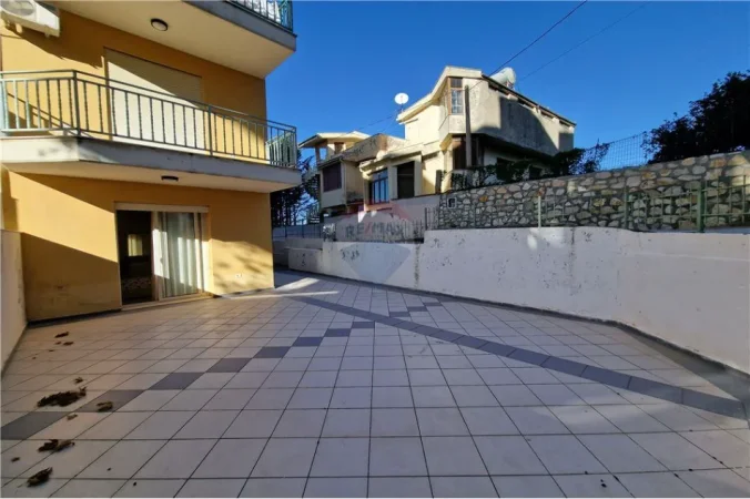 Vlore - Lungomare, shitet apartament 2+1+Ballkon Kati 0, 150 m² 199.000 € (Rruga Azem Sulo, Lungomare, Vlore)