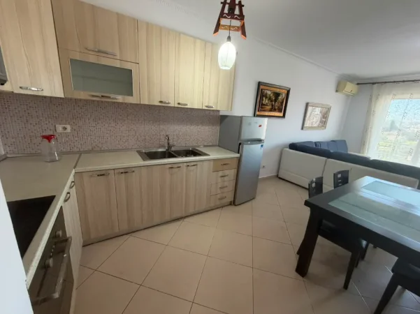Tirane, jepet me qera apartament 1+1+Ballkon , 65 m² 400 € (ASTIR)