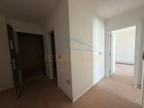 Tirane, shitet apartament 2+1+Ballkon Kati 7, 98 m² 205.000 € (Ish-Fusha Aviacionit, Garden Residence Turdiu)