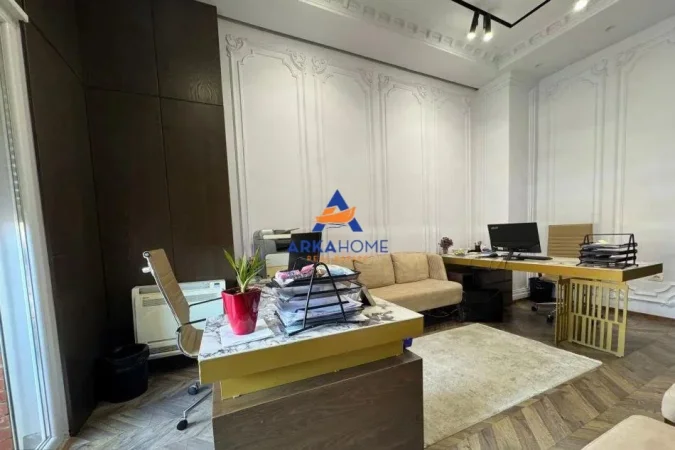 Tirane, jepet me qera ambjent biznesi Kati 7, 55 m² 650 € 