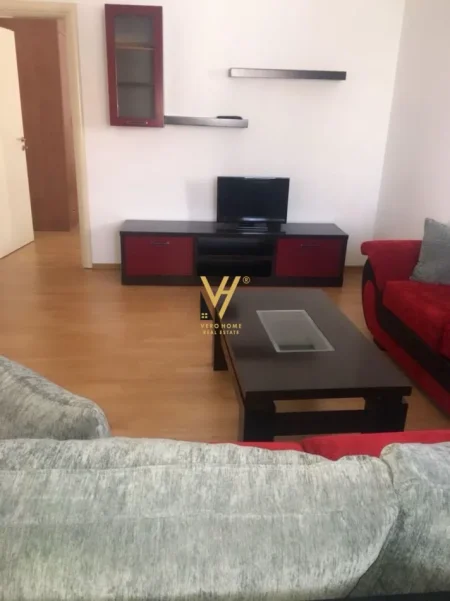 Tirane, jepet me qera apartament 3+1+Ballkon Kati 4, 120 m² 620 € (FAKULTETI EKONOMIK)