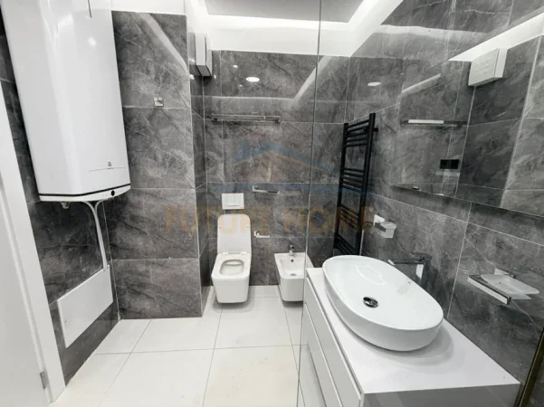 Tirane, shitet apartament 3+1+Ballkon Kati 4, 141 m² 136.999 € (Kompleksi E88)