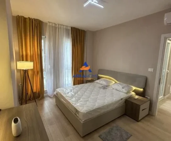 Tirane, jepet me qera apartament 1+1+Ballkon Kati 4, 70 m² 452 € 