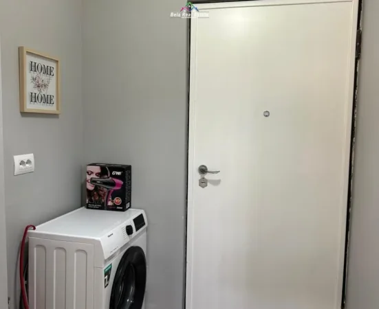 Tirane, jepet me qera apartament 1+1+Ballkon Kati 5, 65 m² 700 € (pazari i ri)