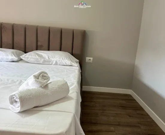 Tirane, jepet me qera apartament 1+1+Ballkon Kati 5, 65 m² 700 € (pazari i ri)