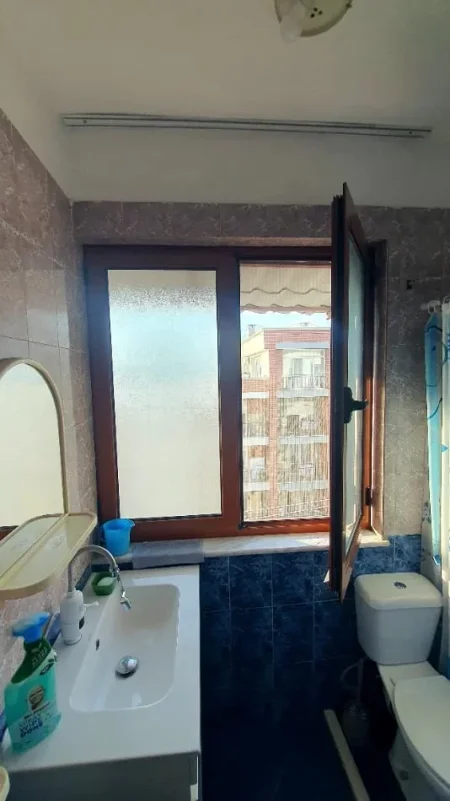 Tirane, jepet me qera apartament 1+1 Kati 8, 40 m² 370 € (5 Maj)