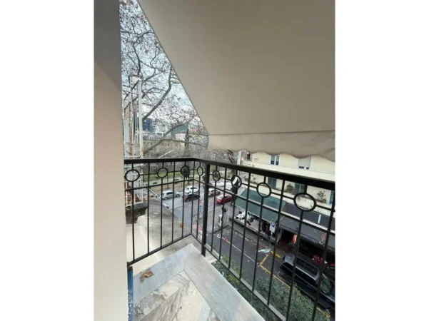 Tirane, jepet me qera apartament 1+1 Kati 4, 71 m² 800 € (Shallvare)