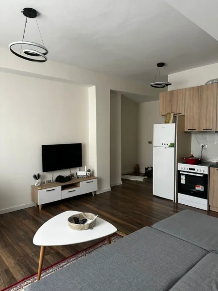Tirane, jepet me qera apartament 1+1+Aneks+Ballkon Kati 3, 60 m² 500 € (brryli)