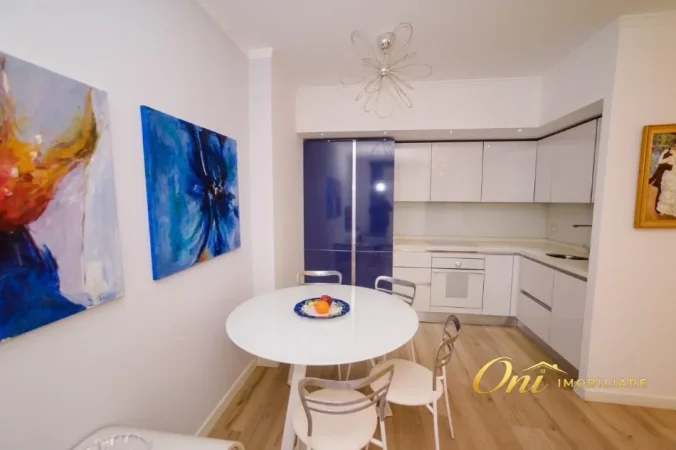 Tirane, jepet me qera apartament 2+1 Kati 7, 105 m² 900 € (MINISTRIA E JASHTME)