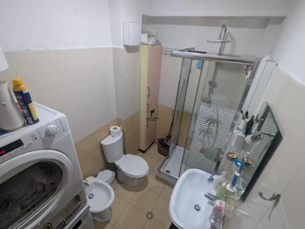 Tirane, jepet me qera garsonier Kati 5, 40 m² 500 € (PAZARI I RI)