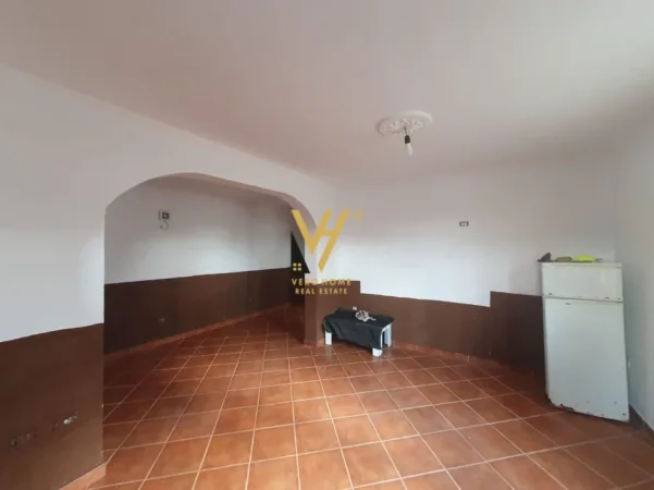 Tirane, shitet shtepi 2+1+Ballkon Kati 0, 158 m² 150.000 € (KAFJA E RREMES)