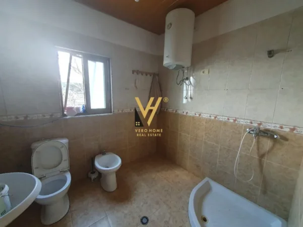 Tirane, shitet shtepi 2+1+Ballkon Kati 0, 158 m² 150.000 € (KAFJA E RREMES)