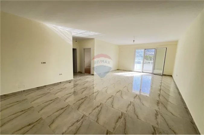 Vlore - Lungomare, shitet apartament 2+1 Kati 8, 124 m² 238.000 € (Rruga Dhimitër Konomi, Vlore)
