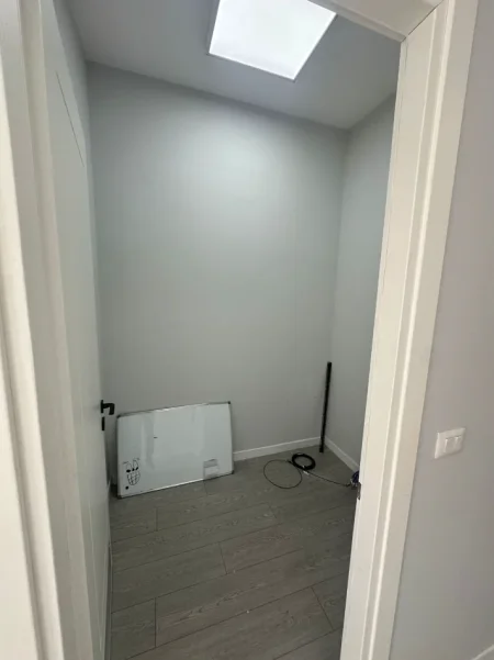 Tirane, jepet me qera ambjent biznesi Kati 2, 404 m² 5.000 € (Hoxha Tasim)