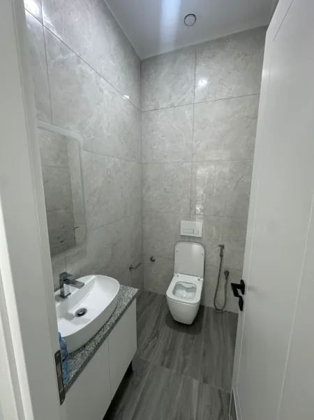 Tirane, jepet me qera ambjent biznesi Kati 2, 404 m² 5.000 € (Hoxha Tasim)
