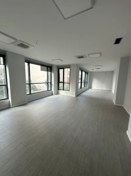 Tirane, jepet me qera ambjent biznesi Kati 2, 404 m² 5.000 € (Hoxha Tasim)
