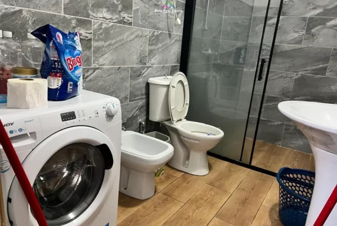 Tirane, jepet me qera apartament 2+1 Kati 10, 90 m² 680 € (rruga e kavajes)