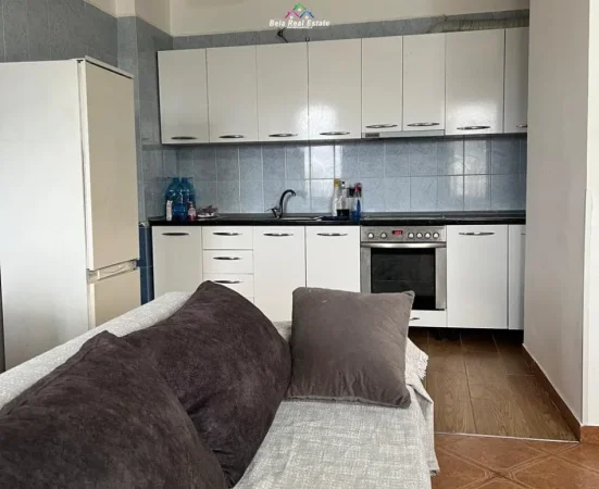 Tirane, jepet me qera apartament 2+1 Kati 10, 90 m² 680 € (rruga e kavajes)