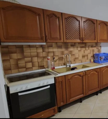Tirane, jepet me qera apartament 3+1 Kati 2, 120 m² 450 € (RRUGA E DIBRES)