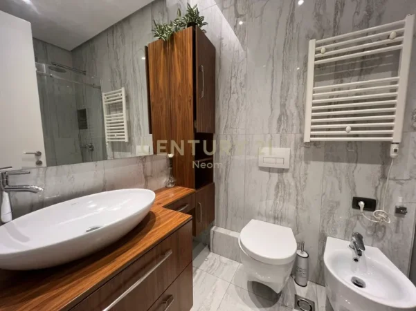Tirane, jepet me qera apartament 2+1+Ballkon Kati 5, 160 m² 1.500 € (liqeni i tiranes)
