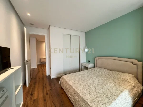 Tirane, jepet me qera apartament 2+1+Ballkon Kati 5, 160 m² 1.500 € (liqeni i tiranes)