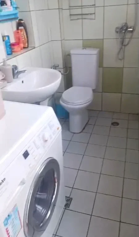 JEPET ME QERA APARTAMENT  2+1 TEK RRUGA BARDHYL, 450 EURO