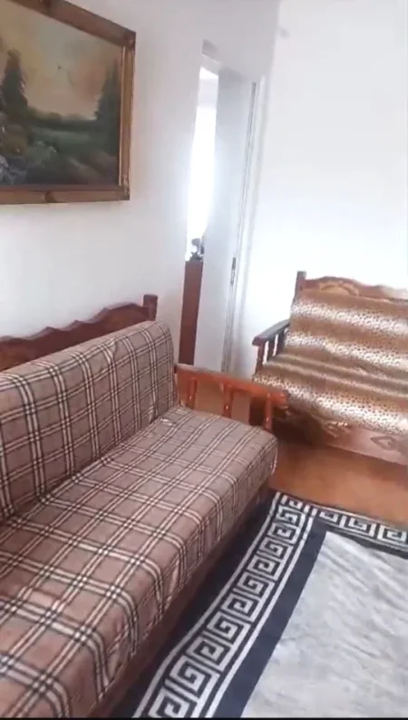 JEPET ME QERA APARTAMENT  2+1 TEK RRUGA BARDHYL, 450 EURO
