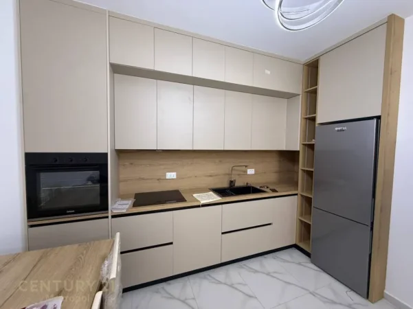Tirane, jepet me qera apartament 2+1+Ballkon Kati 3, 108 m² 800 € (laprake)