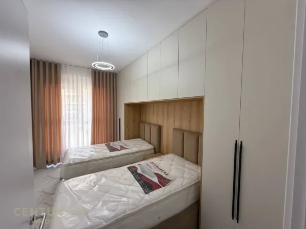 Tirane, jepet me qera apartament 2+1+Ballkon Kati 3, 108 m² 800 € (laprake)
