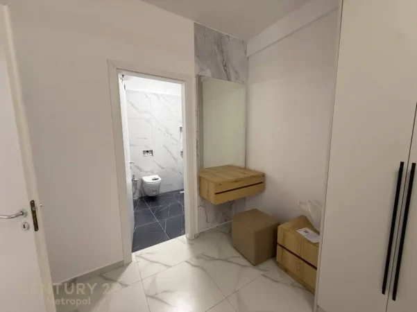 Tirane, jepet me qera apartament 2+1+Ballkon Kati 3, 108 m² 800 € (laprake)