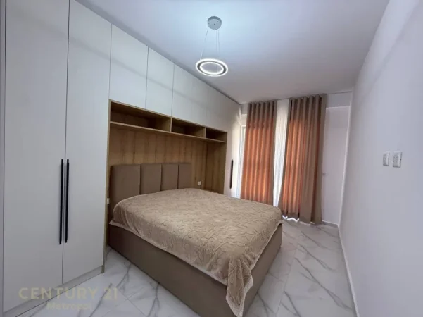 Tirane, jepet me qera apartament 2+1+Ballkon Kati 3, 108 m² 800 € (laprake)