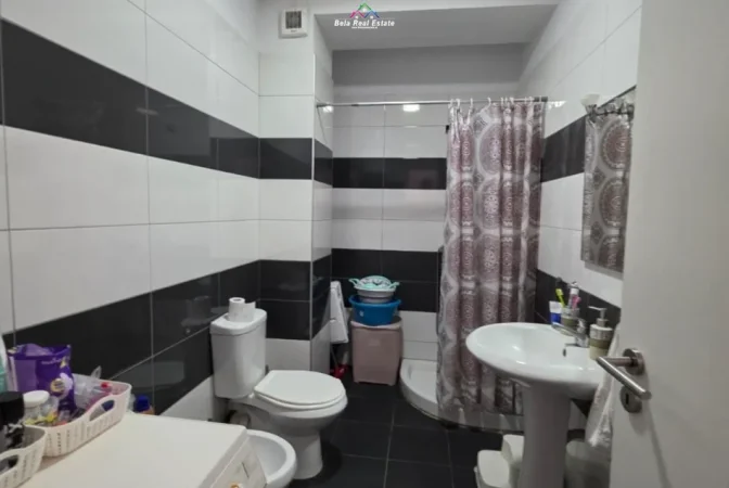 Tirane, jepet me qera apartament 2+1 Kati 1, 74 m² 600 € (rruga pjeter budi)