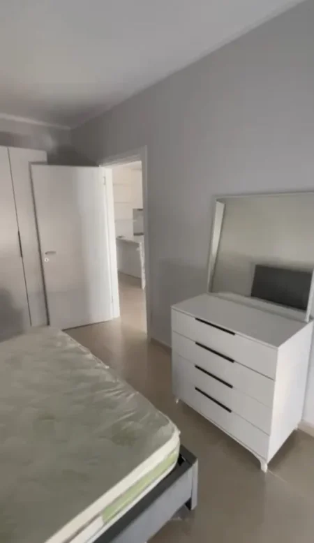 Tirane, jepet me qera apartament 2+1 Kati 2, 81 m² 450 € (Rruga 5 Maji)